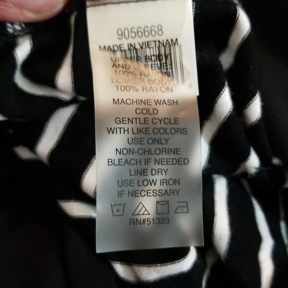 Two Vince Camuto stripe dress size small - Picture 5 of 7